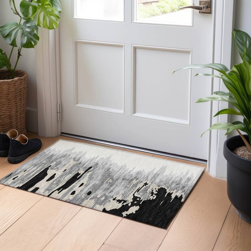Machine Washable Indoor/ Outdoor Brushstrokes Ombre Chantille Rug - Black - 1'8" x 2'6"