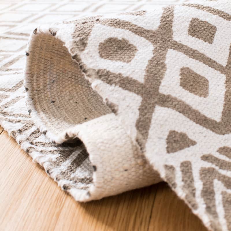 SAFAVIEH Handmade Cedar Brook Mykola Modern Cotton Rug