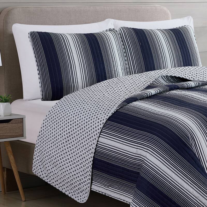 Luxurious Striped Microfiber Quilt Set With Shams