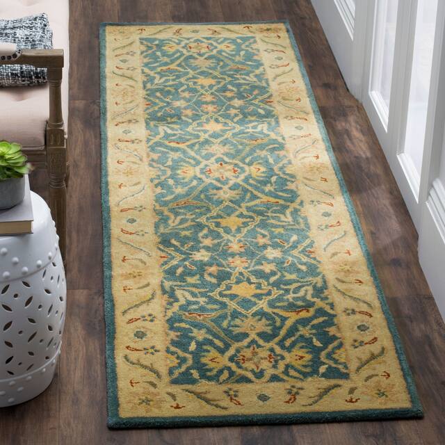 SAFAVIEH Handmade Antiquity Izora Traditional Oriental Wool Rug