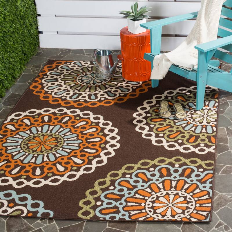 SAFAVIEH Veranda Felizitas Geometric Medallion Indoor/Outdoor Area Rug - 4' x 5'7" - Chocolate/Terracotta