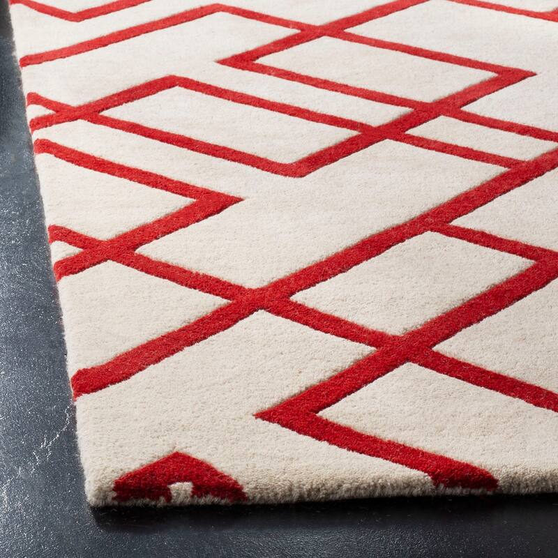SAFAVIEH Handmade Soho Gulsevim Deco N.Z. Wool Rug