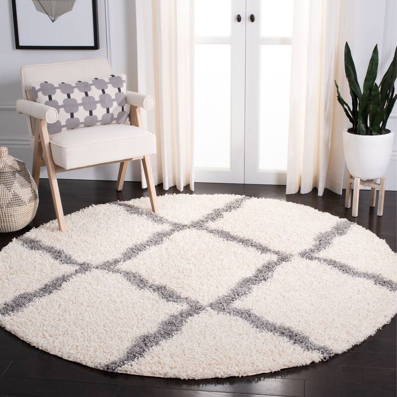 SAFAVIEH Dallas Shag Giusy Trellis 1.5-inch Thick Rug - 6' x 6' Round - Ivory/Grey