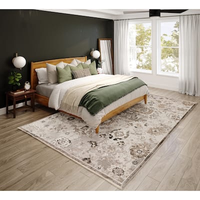 Nelson Traditional Distress Machine Made Rug