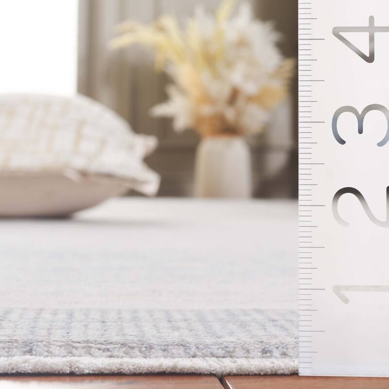 SAFAVIEH Signature Gergana Modern Viscose Rug