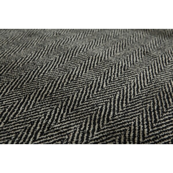 Shop Black,White, Ivory, Multi Oriental Rug 0 Traditional ... What i really wanted, but didn't know exactly how to execute it, was a chevron patterned area rug.