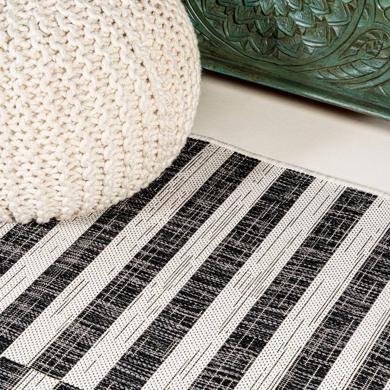 JONATHAN Y Grid Modern Offset Stripe Indoor/Outdoor Area Rug