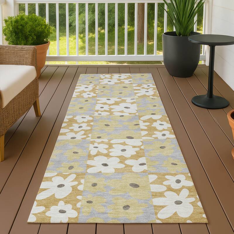 Machine Washable Indoor/ Outdoor Floral Krissy Chantille Rug - Gold - 2'3" x 7'6"