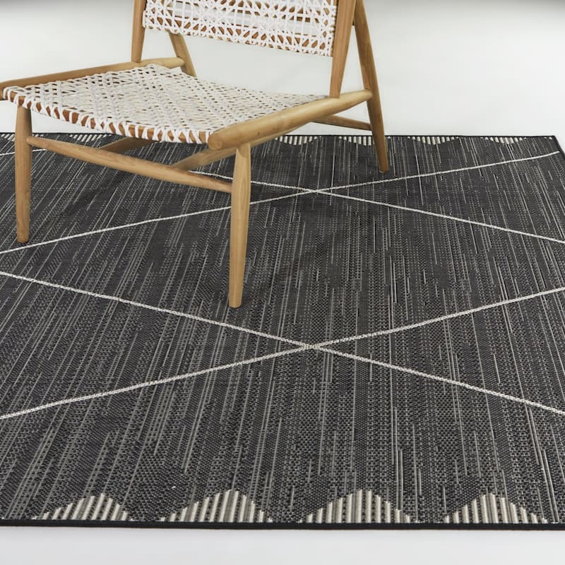 Calderon Recycled Moroccan Indoor/Outdoor Area Rug