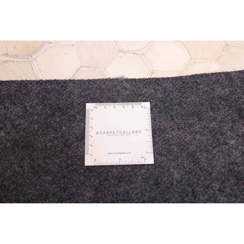 ECARPETGALLERY Handmade Cowhide Patchwork Ivory Leather Rug - 5'1 x 8'0
