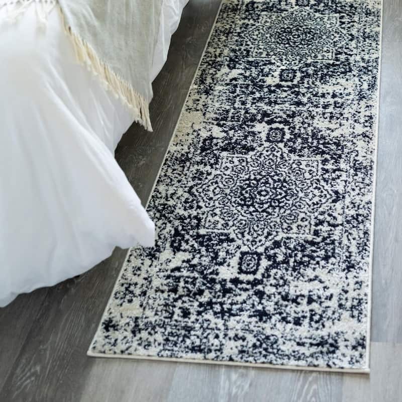 Traditional Brenda Collection Area Rug - Blue - 2'7"x12'