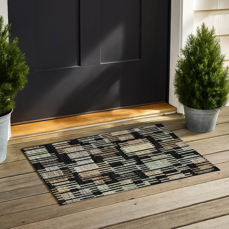 Machine Washable Indoor/ Outdoor Modern Pines Chantille Rug - Black - 1'8" x 2'6"