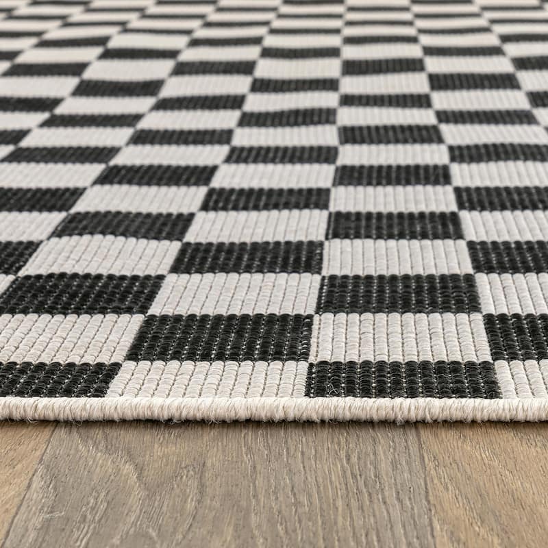 World Rug Gallery Contemporary Checkered Weather Resistant Reversible Indoor/Outdoor Area Rug