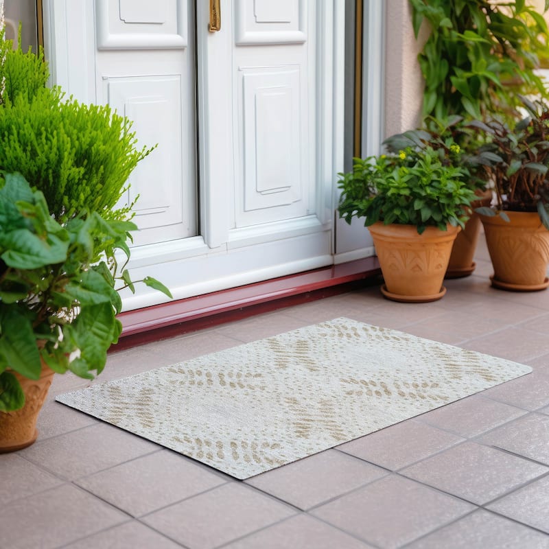 Machine Washable Indoor/ Outdoor Chantille Global Boho Rug - Beige - 1'8" x 2'6"