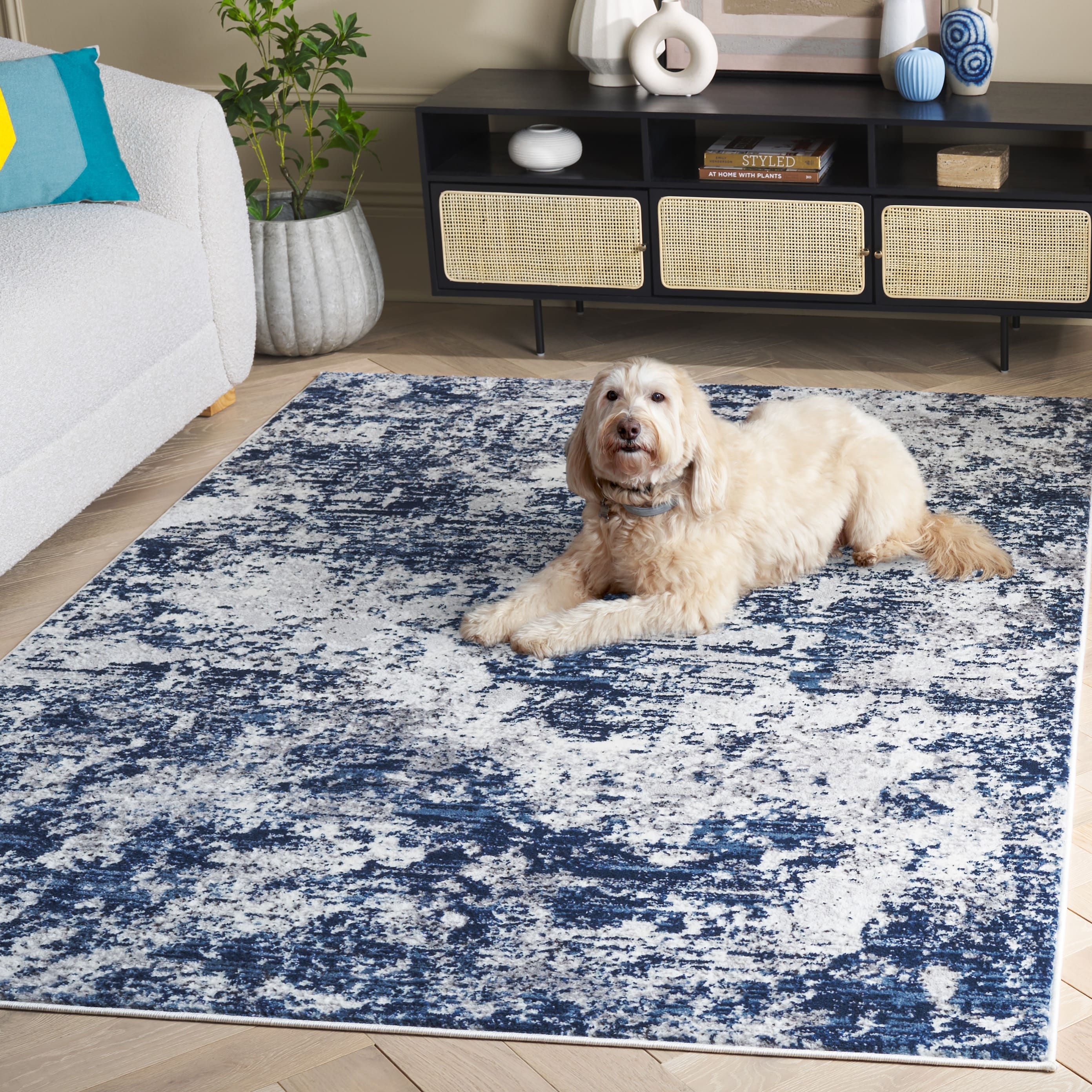 SAFAVIEH Amelia Madlaina Abstract Rug - On Sale - Overstock - 40449660