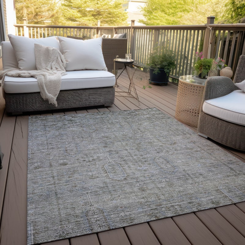 Machine Washable Indoor/ Outdoor Chantille Distressed Traditional Rug