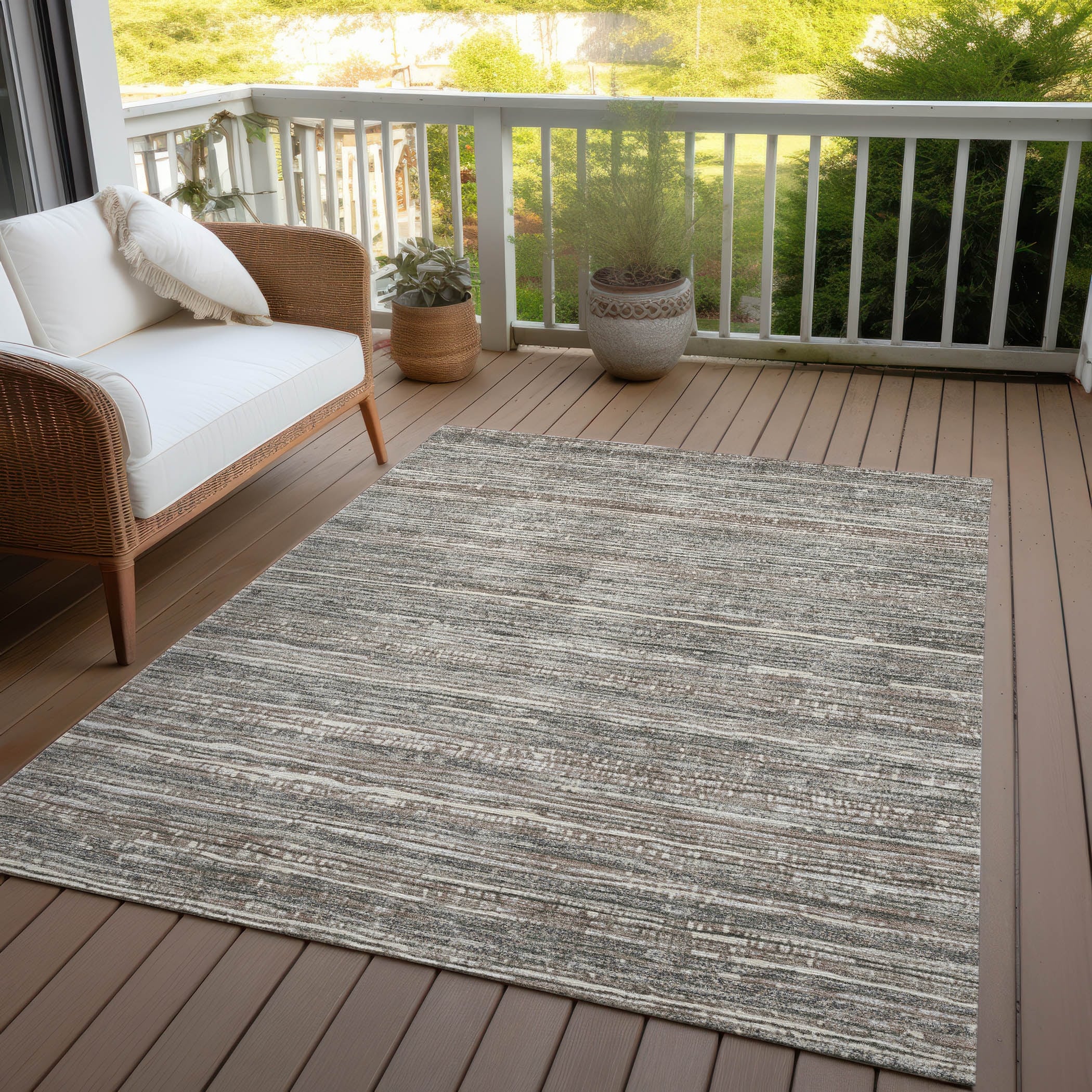 Machine Washable Indoor/ Outdoor Stripe Ombre Chantille Rug