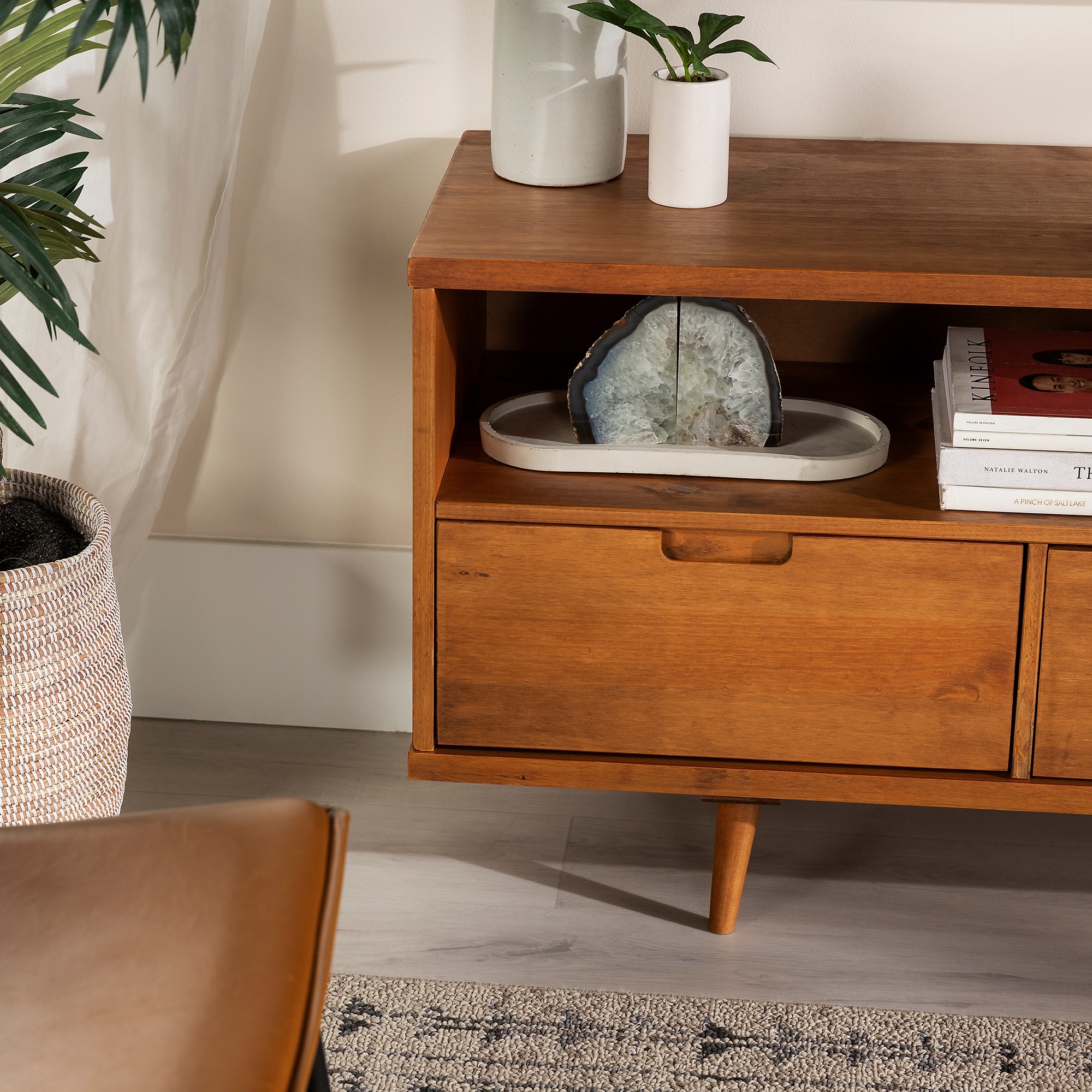 Walker Edison Alby 58-inch Mid-Century Solid Wood TV Stand