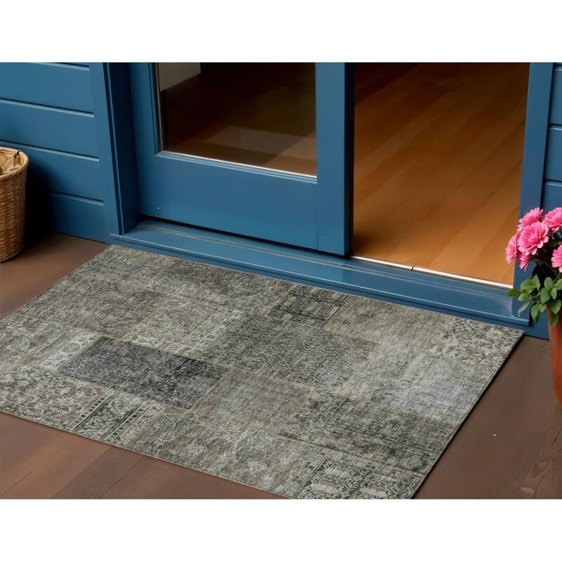 HomeRoots Patchwork Transitional Rectangle Outdoor Rug - 3' x 5'