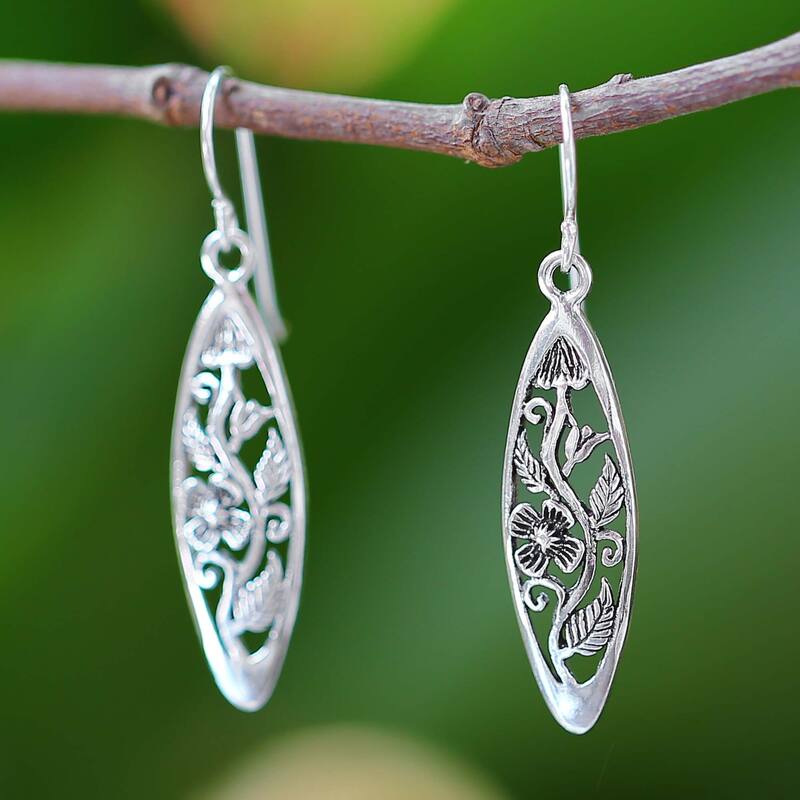 NOVICA Sterling Silver Spring Daisy Handmade Dangle Earrings (Thailand) - 1.9*0.4