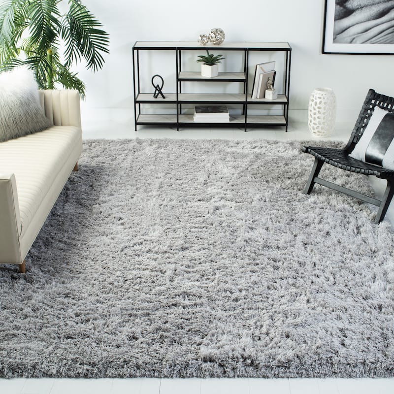 SAFAVIEH Handmade Brandy Shag Raila Glam Rug - 5' x 8' - Silver