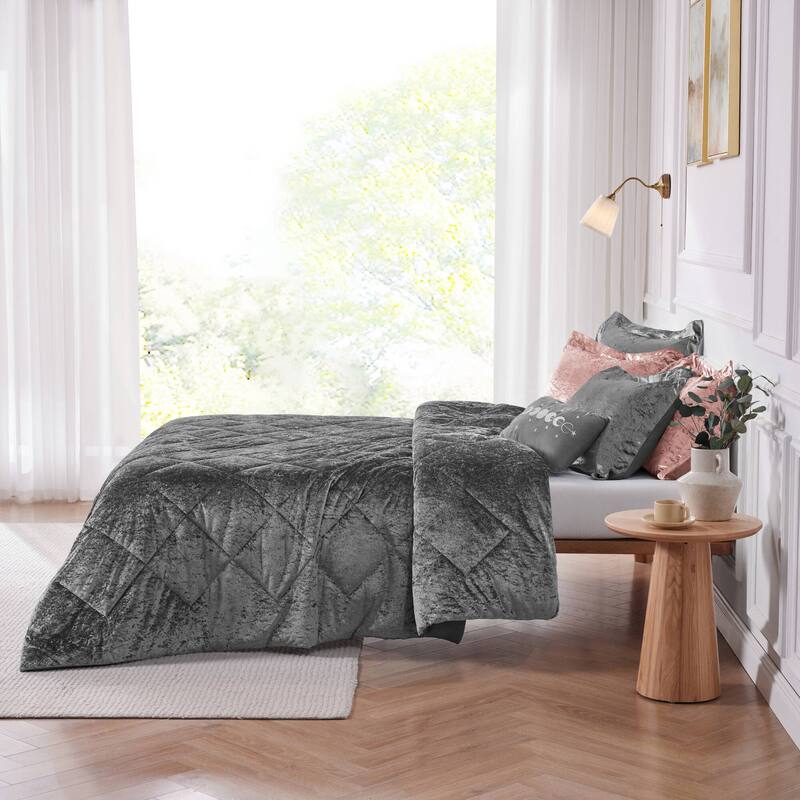 Intelligent Design Isabel Velvet Comforter Set