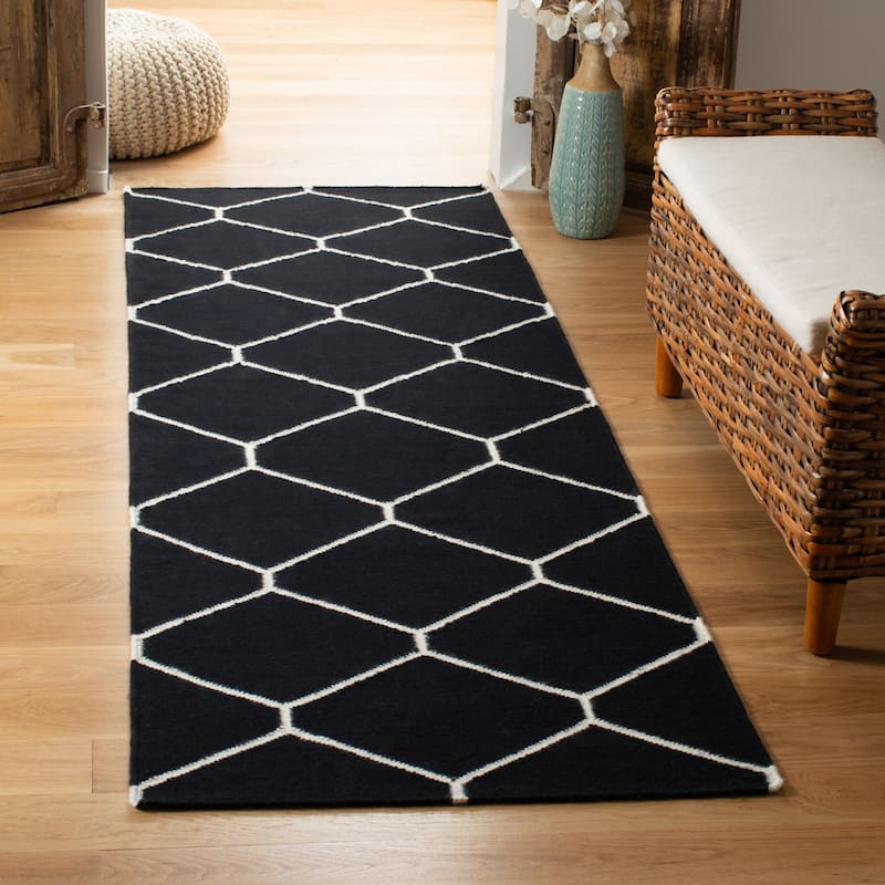 SAFAVIEH Handmade Flatweave Dhurries Walty Modern Moroccan Wool Rug - 2'6" x 8' Runner - Black/Ivory