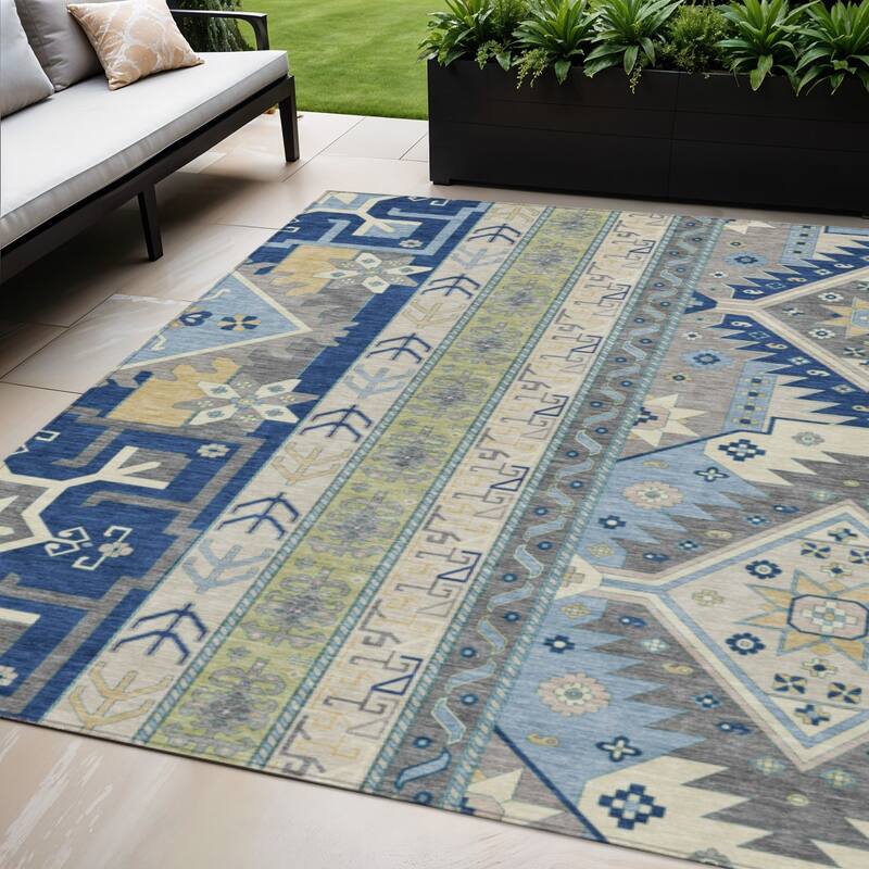 HomeRoots Aztec Transitional Rectangle Outdoor Rug - 5' X 8'