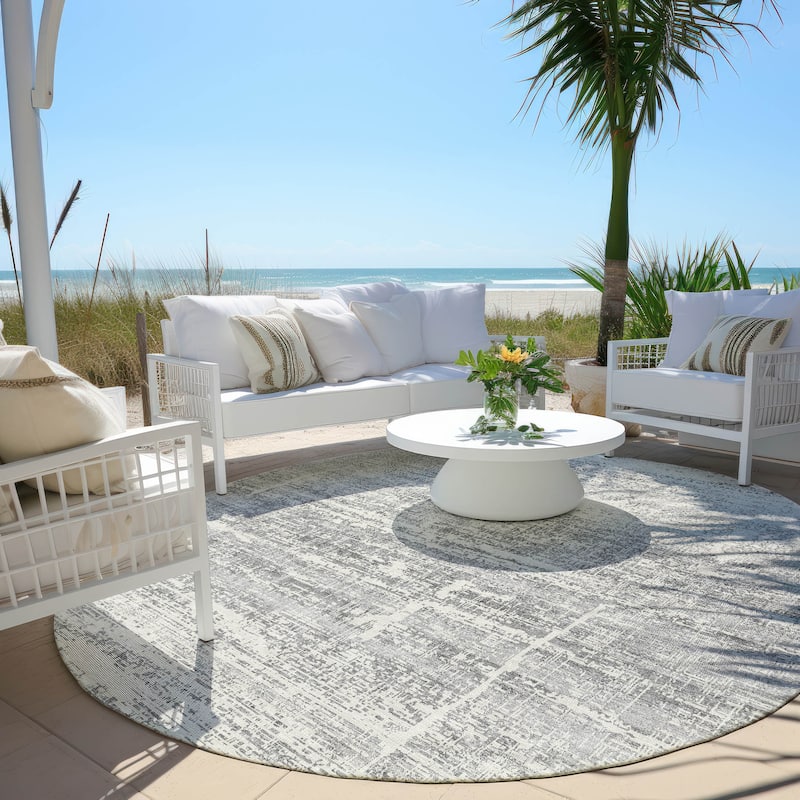 Machine Washable Indoor/ Outdoor Chantille Ombre Solid Rug - Silver - 8' x 8'