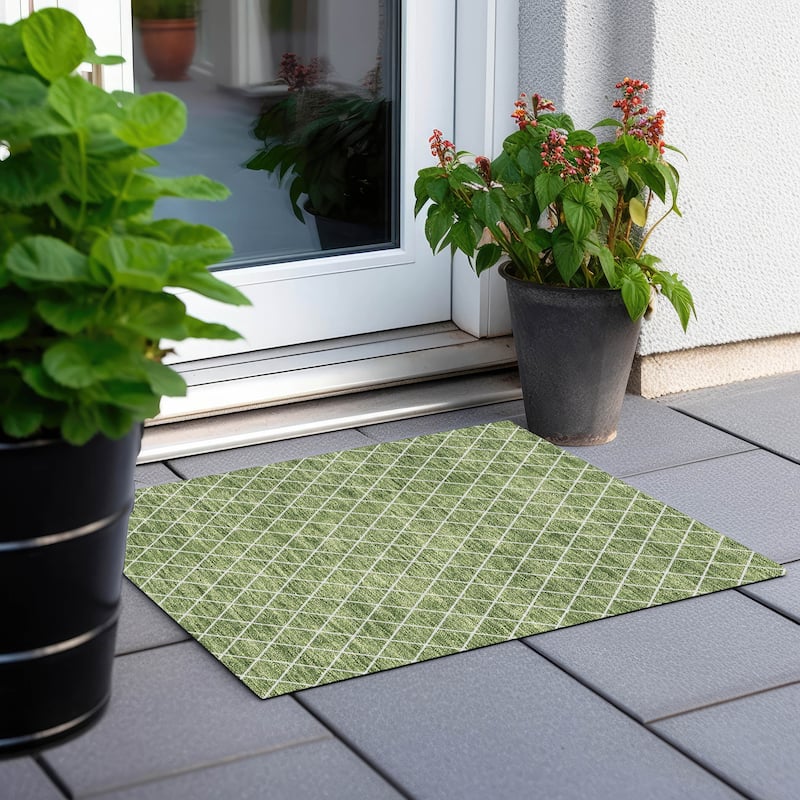 Machine Washable Indoor/ Outdoor Chantille Diamond Trellis Rug - Green - 1'8" x 2'6"