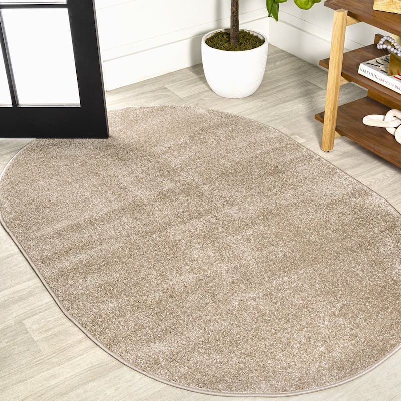 JONATHAN Y Tumbling Solid Low-Pile Area Rug - 3 X 5 Oval - Beige