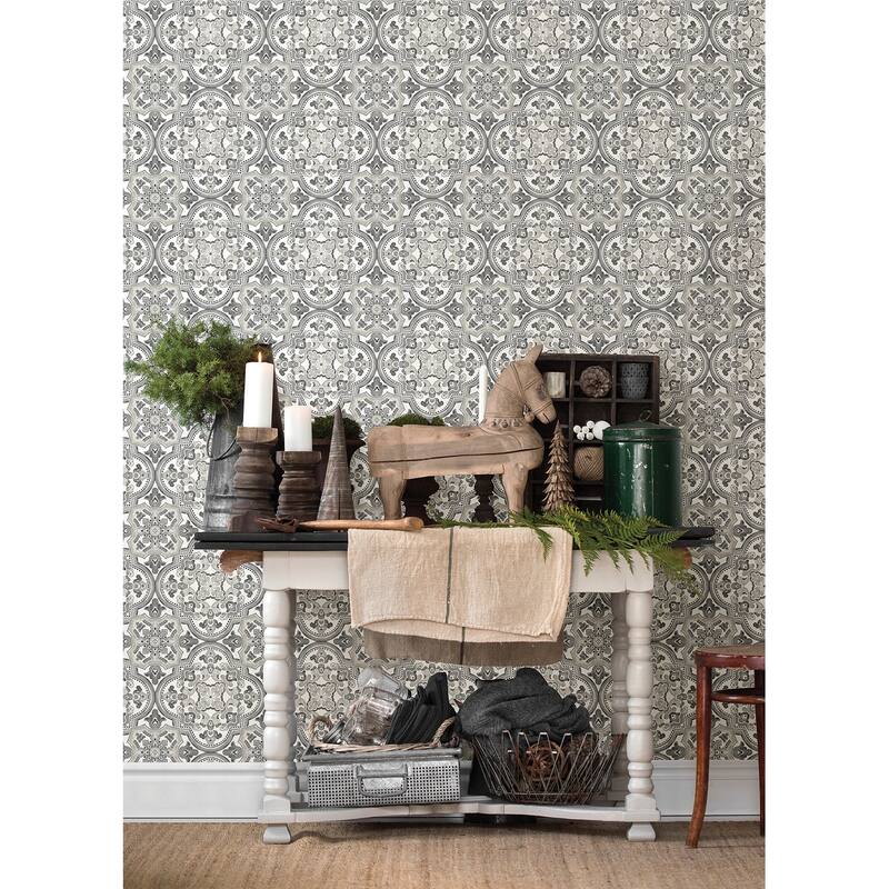 Chesapeake Concord Black Medallion Wallpaper