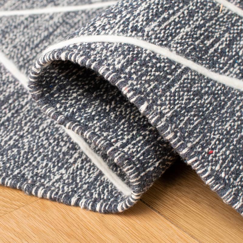 SAFAVIEH Handmade Striped Kilim Chaka Modern Cotton Rug