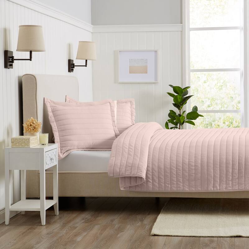 Luxurious Channel Stitch Microfiber Quilt Set With Shams