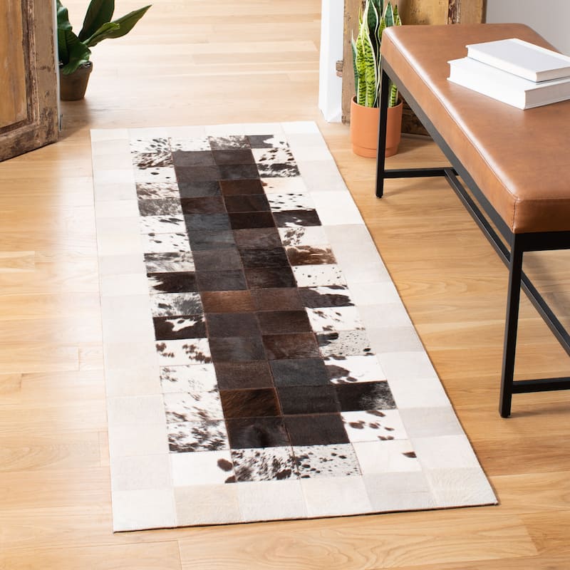 SAFAVIEH Handmade Studio Leather Haley Natural Hide Leather Rug - 2'3" x 7' Runner - Ivory/Brown