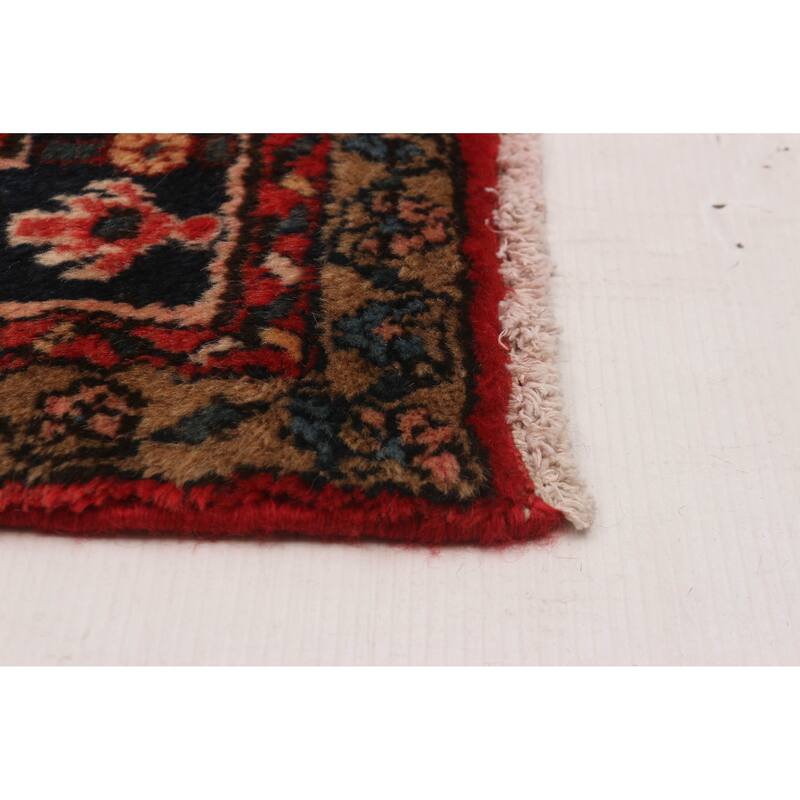 Andelz Red Rug 4'10" x 8'10" - 4'10 x 8'10