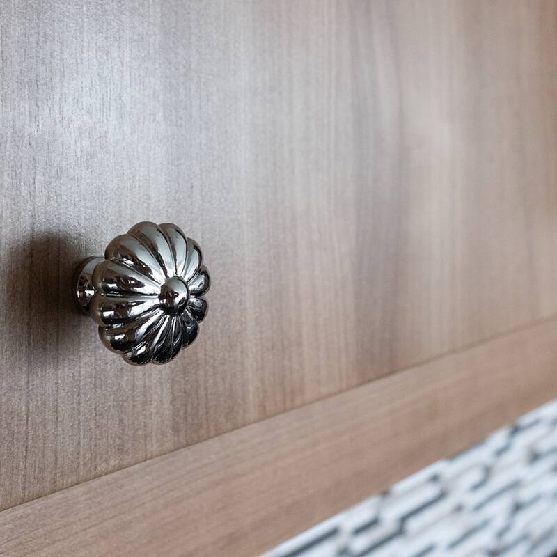 RK International CK 3248 Large Melon 1-1/2" Solid Metal Flower