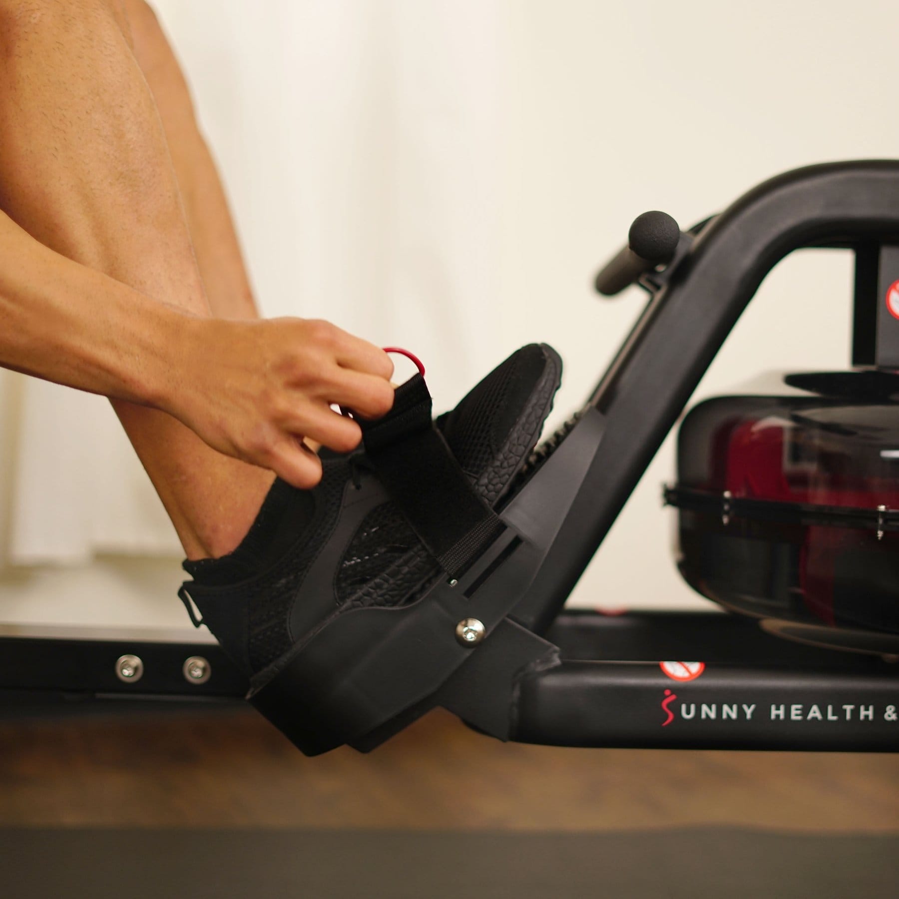 Sunny Health Fitness Obsidian Surge Water Rowing Machine SF