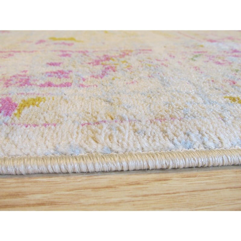 Polypropylene Bohemian Area Rug, 4 x 5.5 - Stylish small accent rug, easy to maintain. - N/A