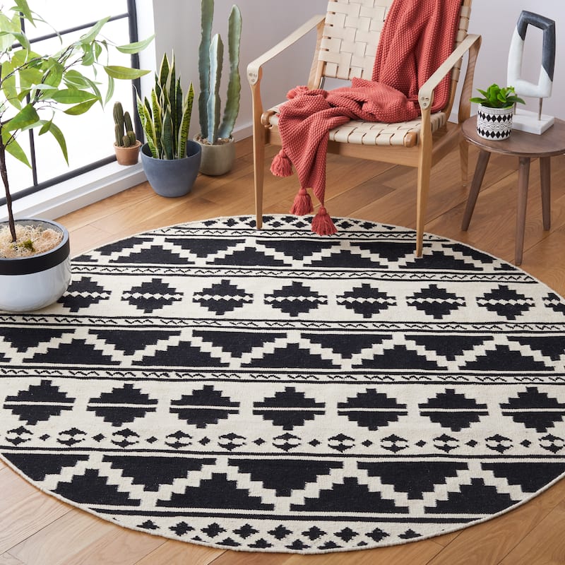 SAFAVIEH Handmade Flatweave Dhurries Bertilla Modern Wool Rug - 6' Round - Black/Ivory