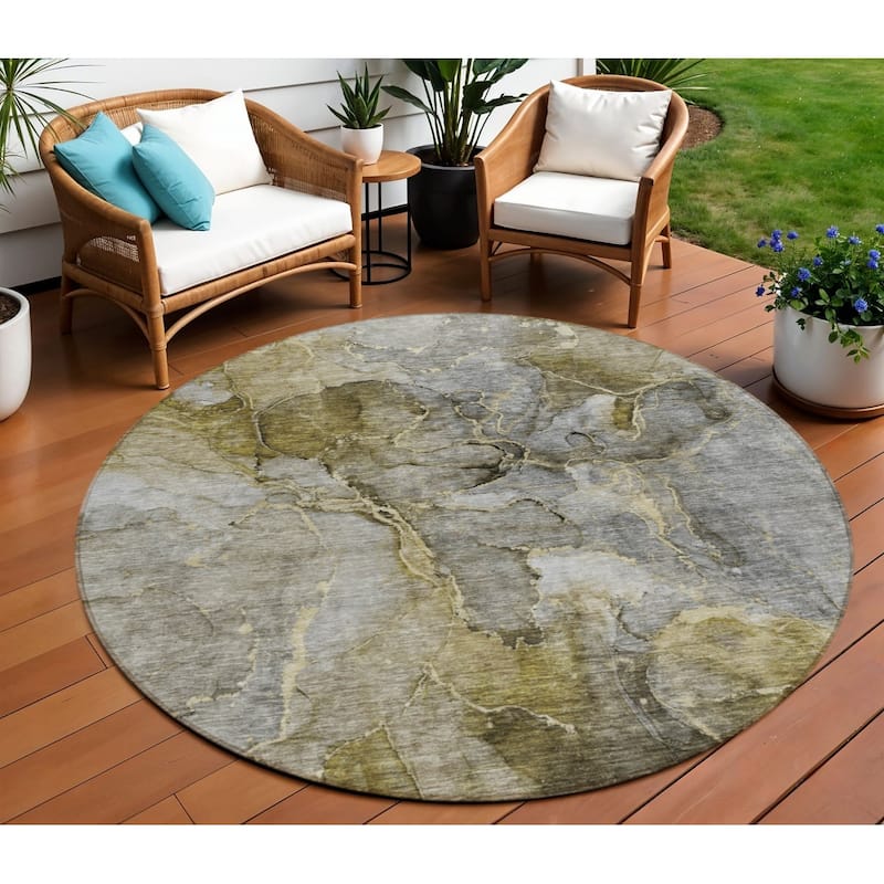 HomeRoots Abstract Transitional Rectangle Outdoor Rug - 8' Round