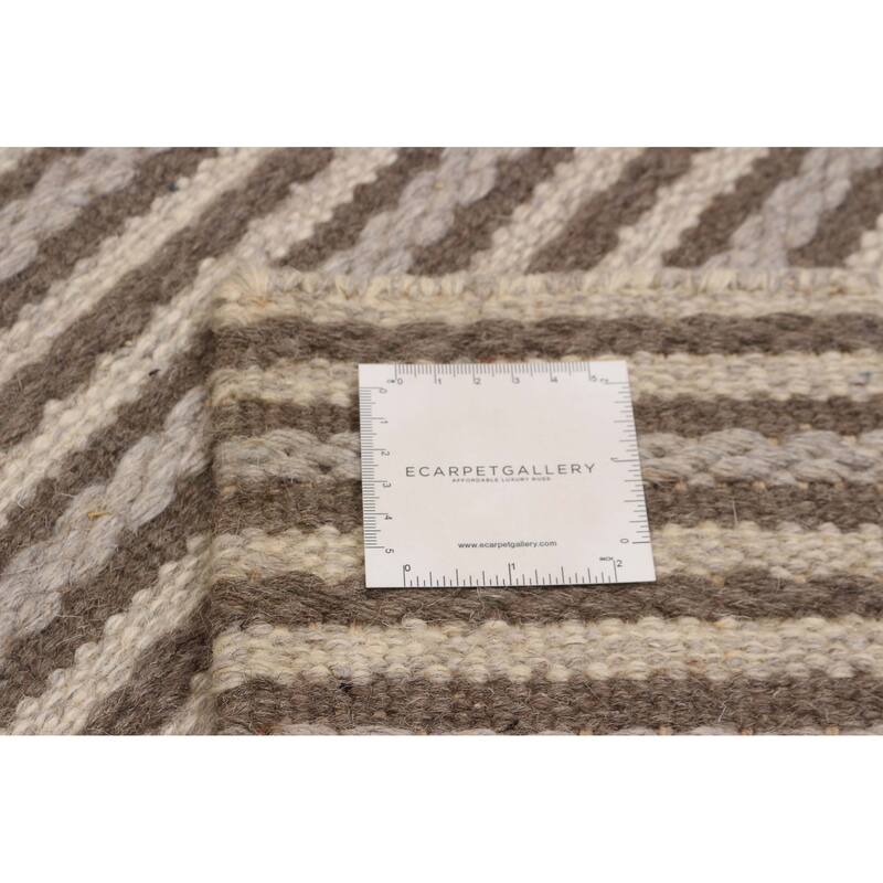 Boho Brown Kilim 5'4" x 7'4" - 5'4 x 7'4