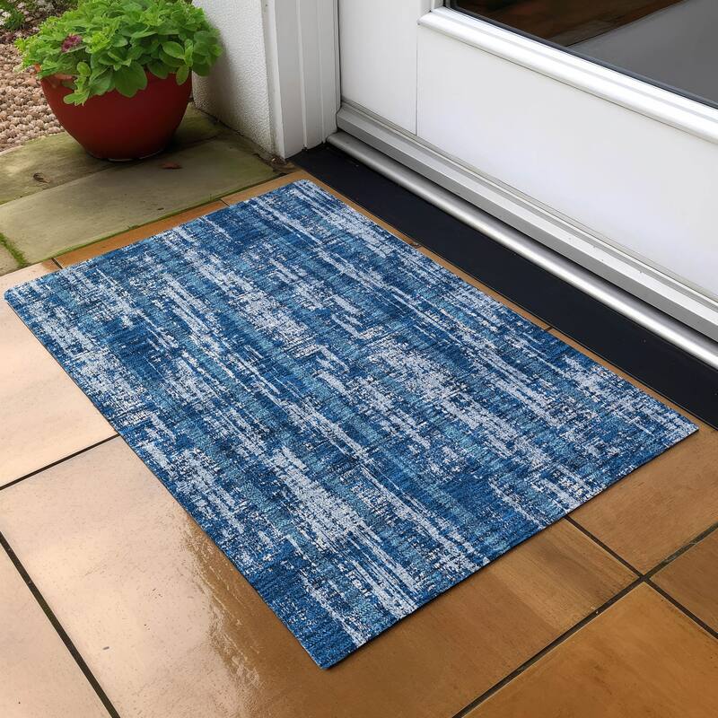 Machine Washable Indoor/ Outdoor Chantille Stripe Ombre Rug - Blue - 1'8" x 2'6"