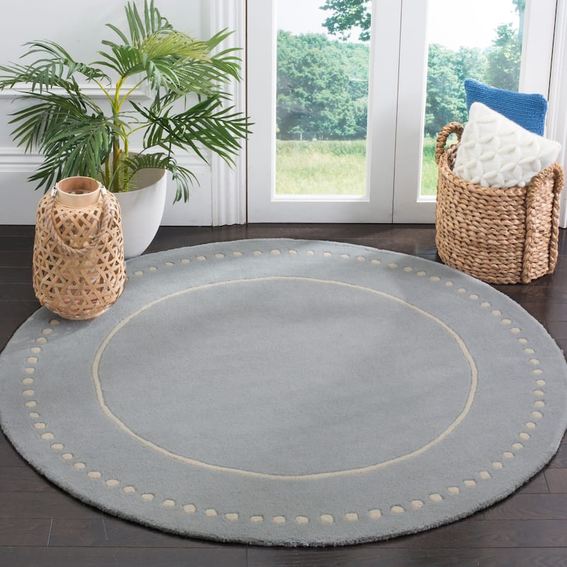 SAFAVIEH Handmade Bella Alverta Dotted Border Wool Rug - 5' Round - Light Blue/Ivory - Round