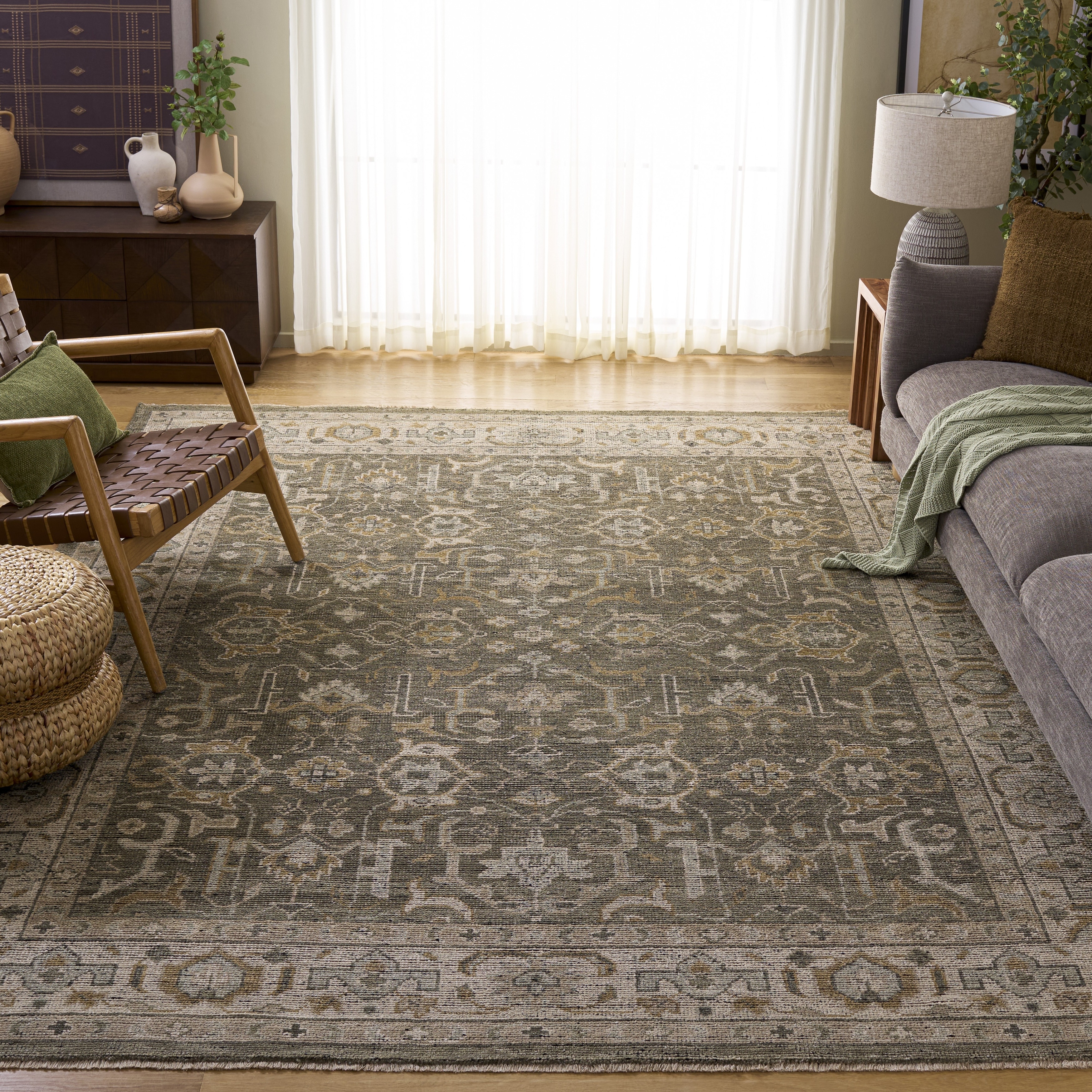 SAFAVIEH Hand-knotted Izmir Amina Oriental Wool Area Rug - Bed