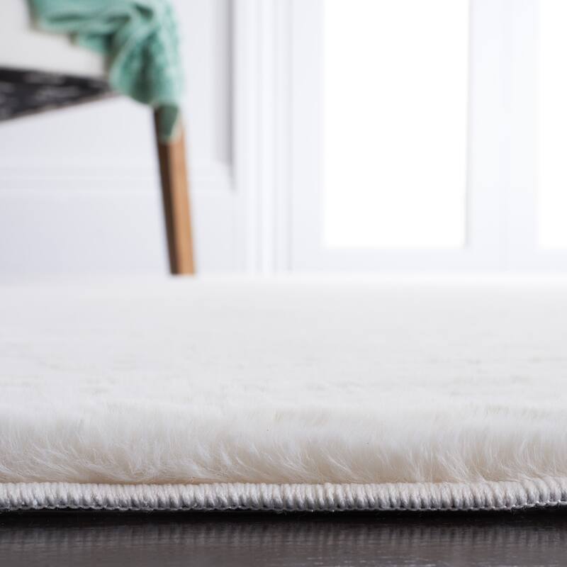 SAFAVIEH Faux Rabbit Fur Catja Machine Washable Slip Resistant