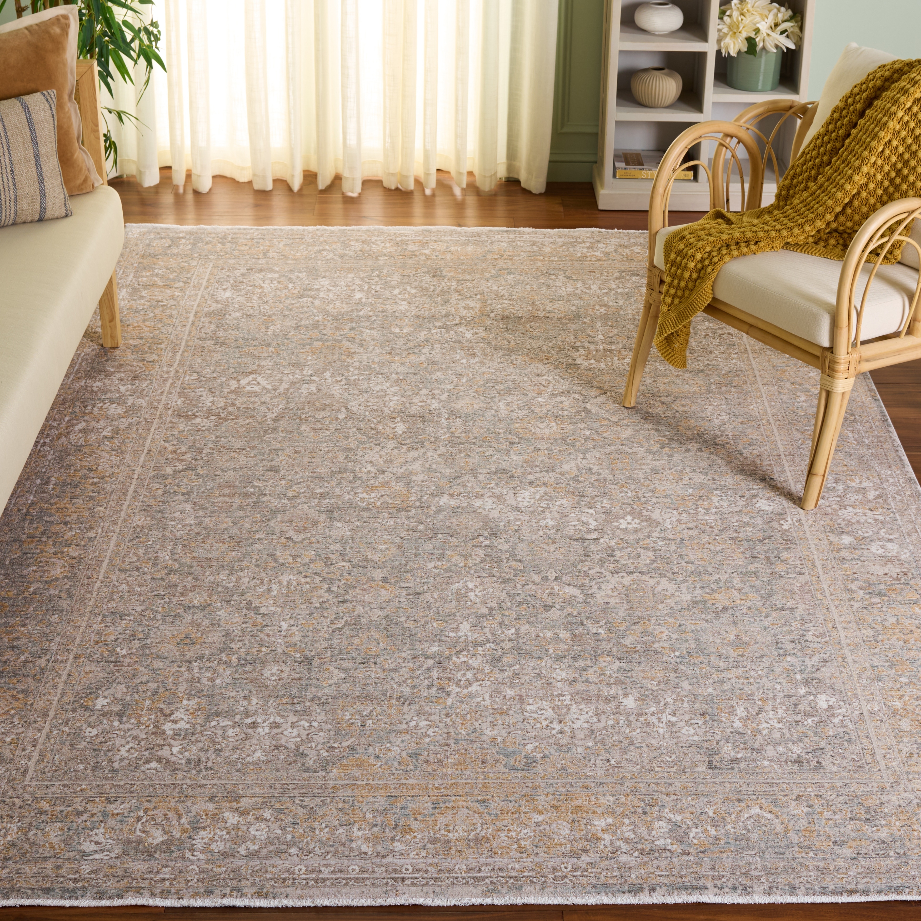 SAFAVIEH Signature Lyyli Traditional Rug