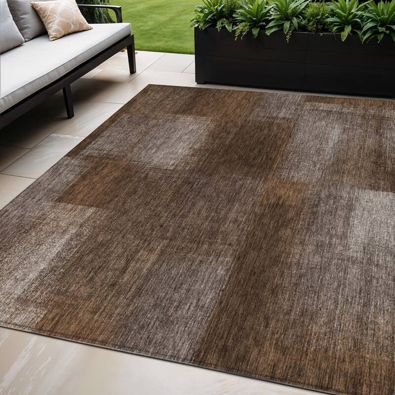 HomeRoots Abstract Transitional Rectangle Outdoor Rug - 5' X 8'