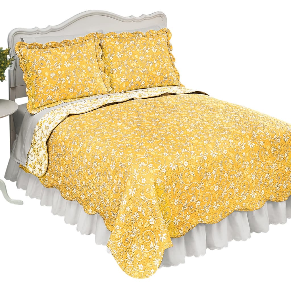 Reversible Floral Quilt with Scalloped Edges
