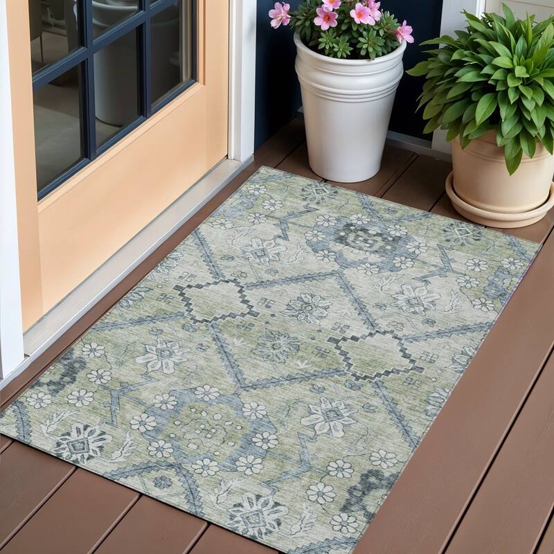 HomeRoots Floral Transitional Rectangle Outdoor Rug - 3' x 5'